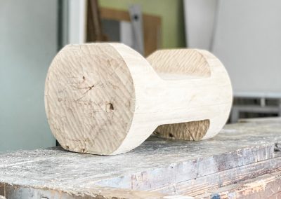 Modell eines aus Buchenholz geschnittenen Hockers